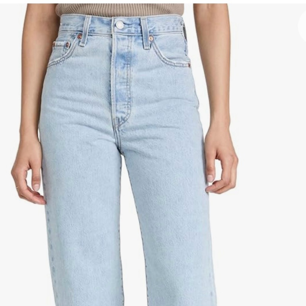 EUC Levi’s Ribcage straight size 30